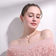 Boucle d'oreille Hakana™ Rose Rouge